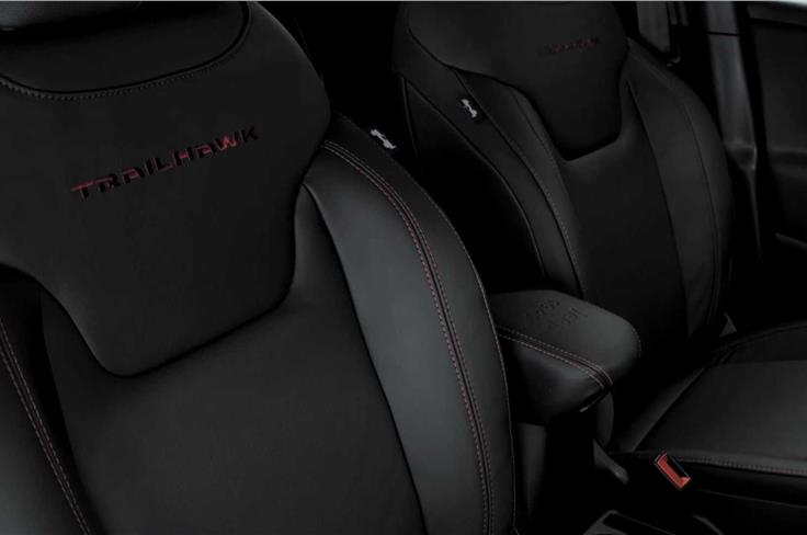 2022 Jeep Renegade facelift seats with Trailhawk badge 